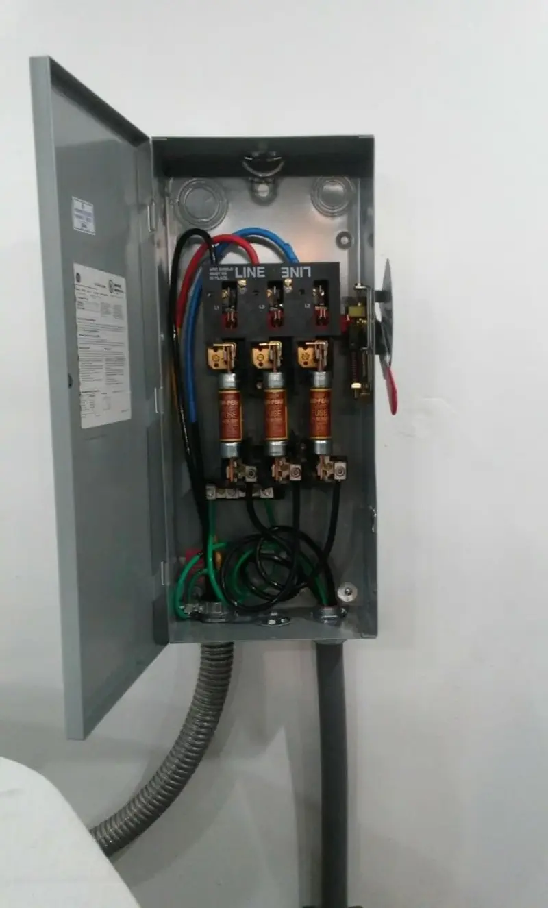 Three-phase disconnect switch installed for Smoke Detector Installation in Lakeland North
